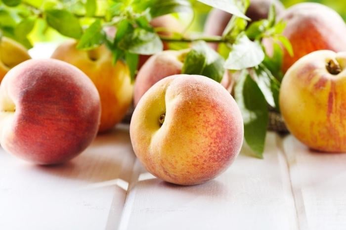 Fresh-Summer-ripe-peaches