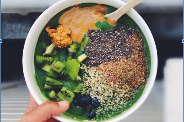 Hawaiian Spirulina Superfood Smoothie Bowl