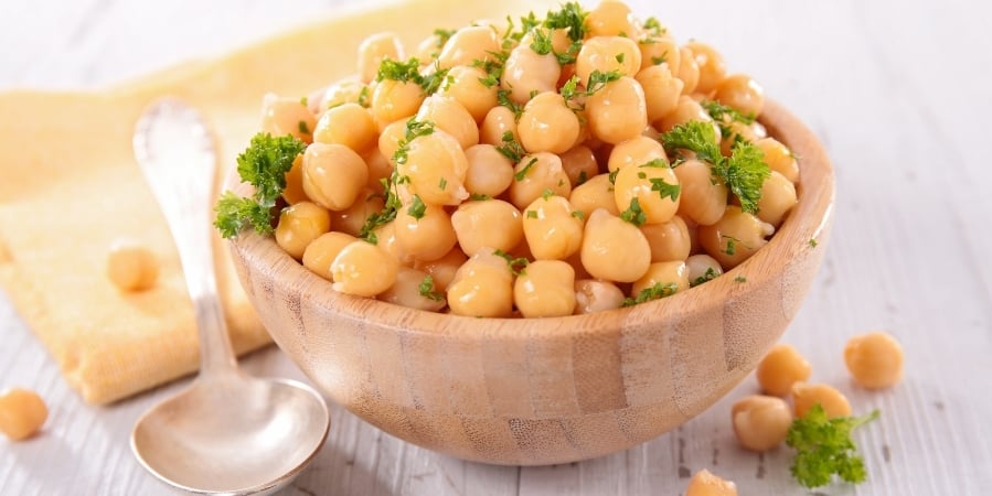 how-to-make-super-simple-chickpea-salad 2