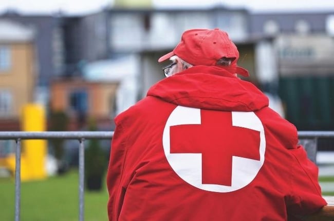 Older-man-volunteering-during-crisis-red-cross