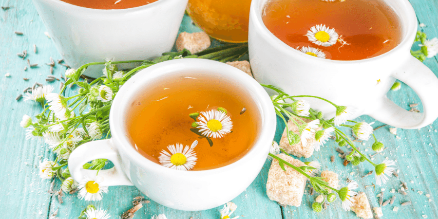 cups-of-fresh-tea-with-chamomile-flowers-floating-in-them