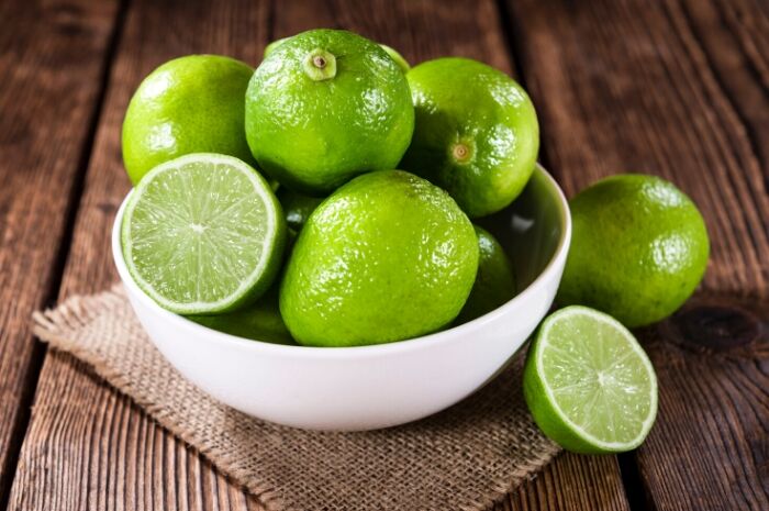 Fresh-organic-limes-in-bowl