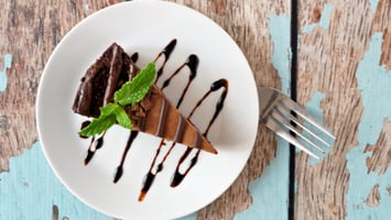 snoop-doggs-hustle-hard-vegan-no-bake-chocolate-cheesecake