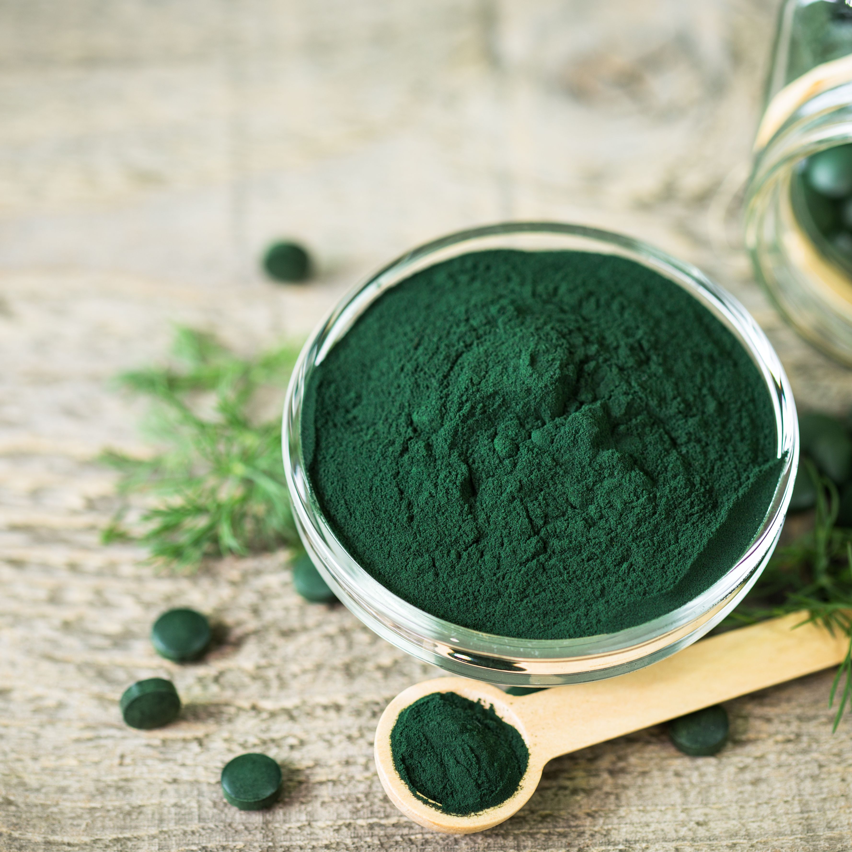 spirulina-tablets-and-powder-in-bowls-1222786635-73e6c3450f7c4f7f8afde79b2759050b